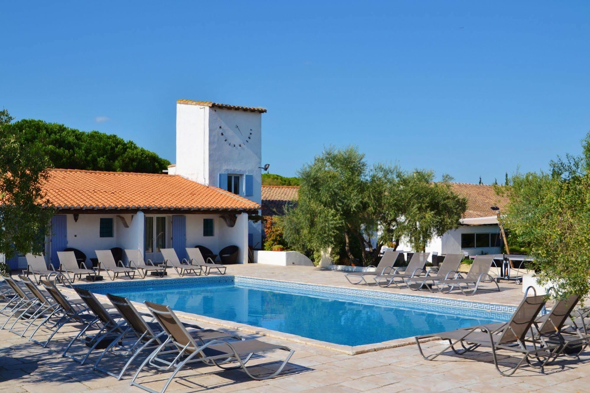 Hotel Mas De Calabrun Saintes-Maries-de-la-Mer Exterior foto
